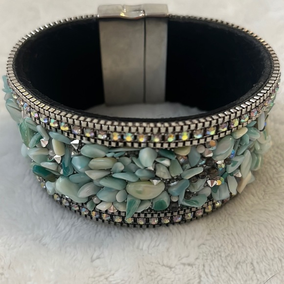 Turquoise cuff bracelet - Picture 1 of 4